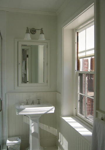 9-white-guest-bath-copy_icon@2x