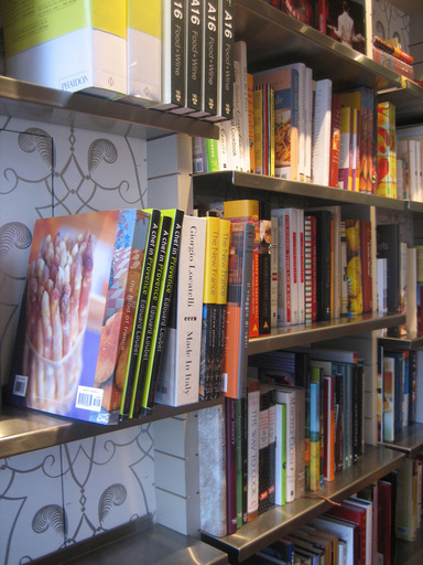 8_stir-wallpaper-bookshelves-copy_icon@2x