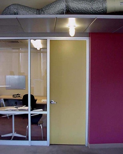 12_yellow-door-red-wall_icon@2x